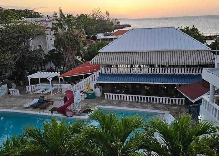 Paradise View- Oceanfront Oasis Apartment
