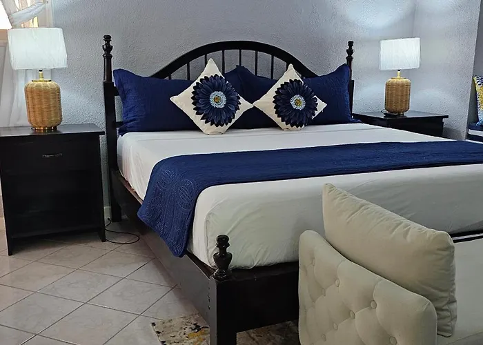Paradise View- Oceanfront Oasis Apartment Runaway Bay