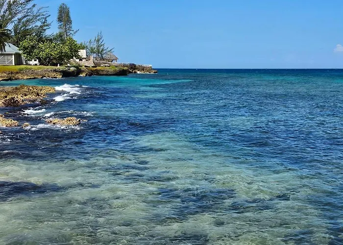 Paradise View- Oceanfront Oasis Apartment Runaway Bay