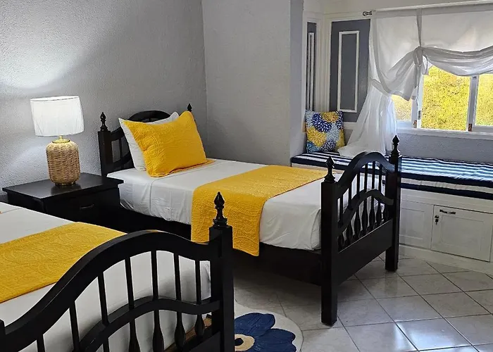 Apartment Paradise View- Oceanfront Oasis Runaway Bay