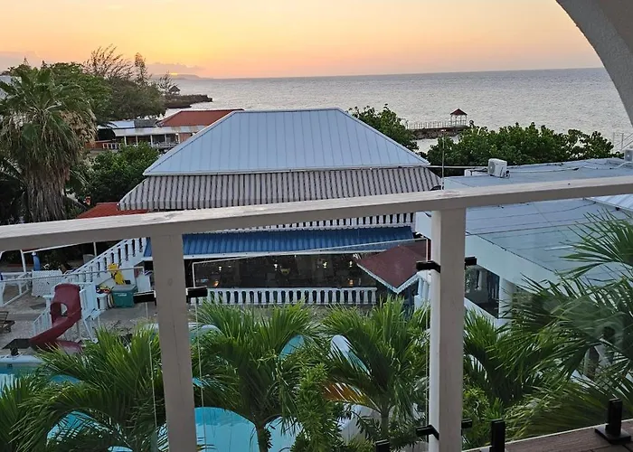 Paradise View- Oceanfront Oasis * Runaway Bay