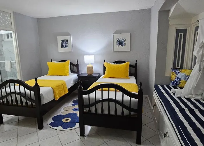 Paradise View- Oceanfront Oasis Apartment