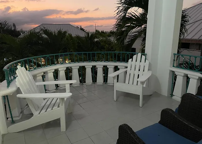 Paradise View- Oceanfront Oasis Apartment Runaway Bay