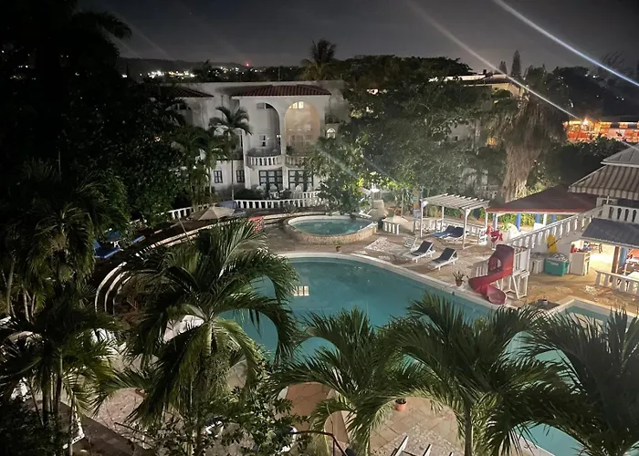 Paradise View- Oceanfront Oasis Apartment