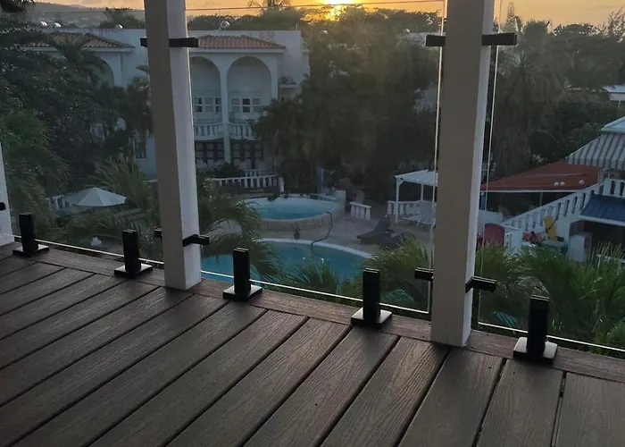 Paradise View- Oceanfront Oasis Apartment Runaway Bay