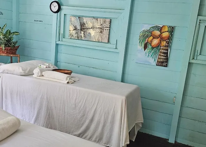 Paradise View- Oceanfront Oasis Runaway Bay